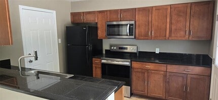 2104 Village Way Dr in Austin, TX - Building Photo - Building Photo