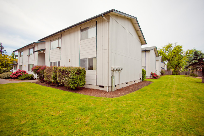 Northcourt Apartments in Springfield, OR - Foto de edificio - Building Photo