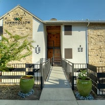 Townhollow Apartments
