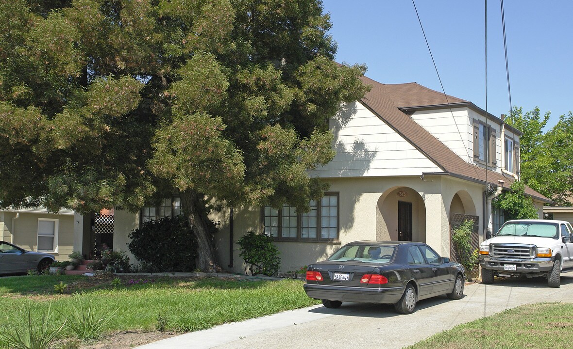 1535 Brown St in Martinez, CA - Foto de edificio