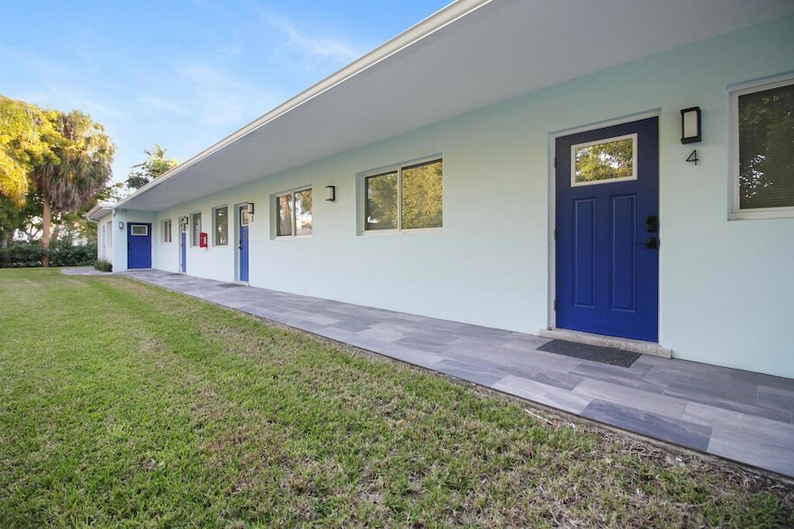 898 SE 2nd Pl, Unit 2 in Deerfield Beach, FL - Building Photo