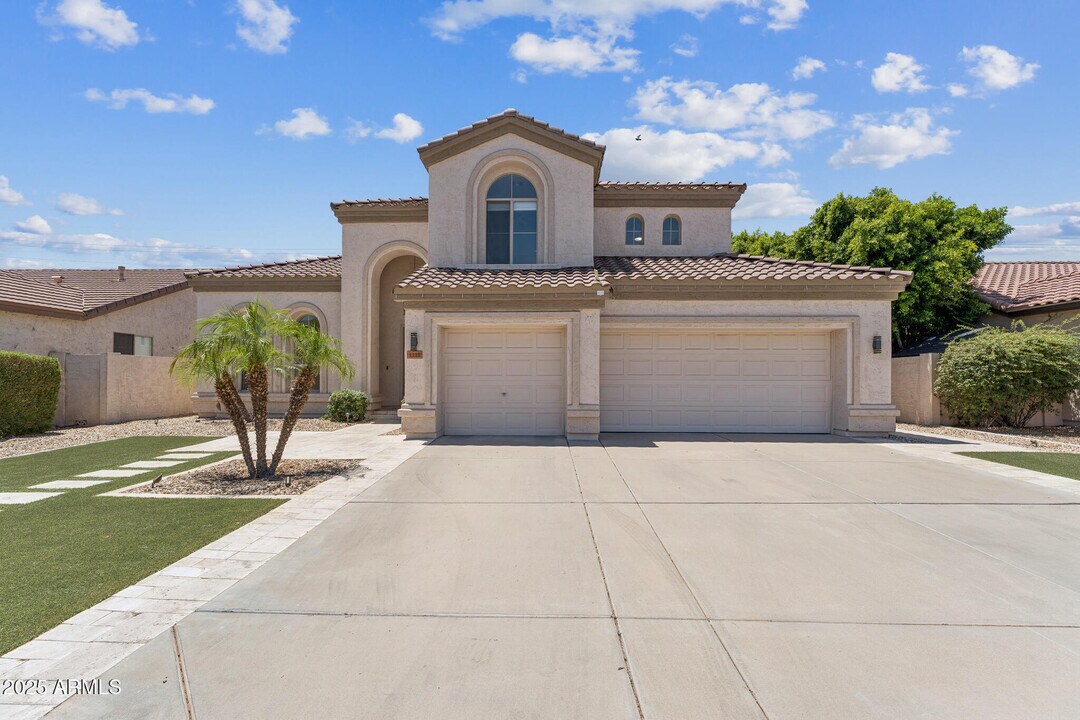 1111 W Washington Ave in Gilbert, AZ - Building Photo