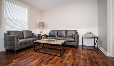 Cornerstone Dekalb Apartments in Dekalb, IL - Foto de edificio - Building Photo