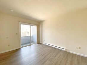 37 Ferris Ave in Norwalk, CT - Building Photo - Building Photo