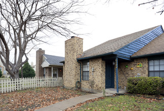 Shadow Glenn in Dallas, TX - Building Photo - Building Photo