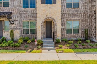 682 Vista Oaks Rd in Lewisville, TX - Building Photo - Building Photo