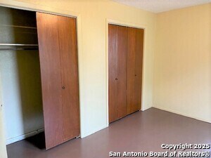 657 E 4th St in Yorktown, TX - Building Photo - Building Photo