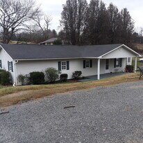 831 Clairmont Rd in Johnson City, TN - Building Photo