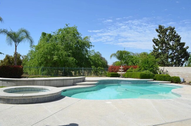 5507 Brigadoon Ln in Bakersfield, CA - Building Photo - Building Photo