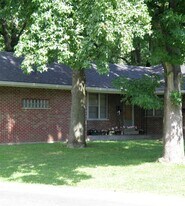 203 N 7th St in Mascoutah, IL - Building Photo