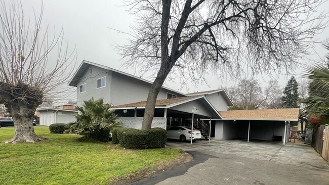 property at 2725 El Parque Cir