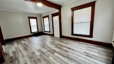 914 Broadway Ave NW in Grand Rapids, MI - Building Photo - Building Photo