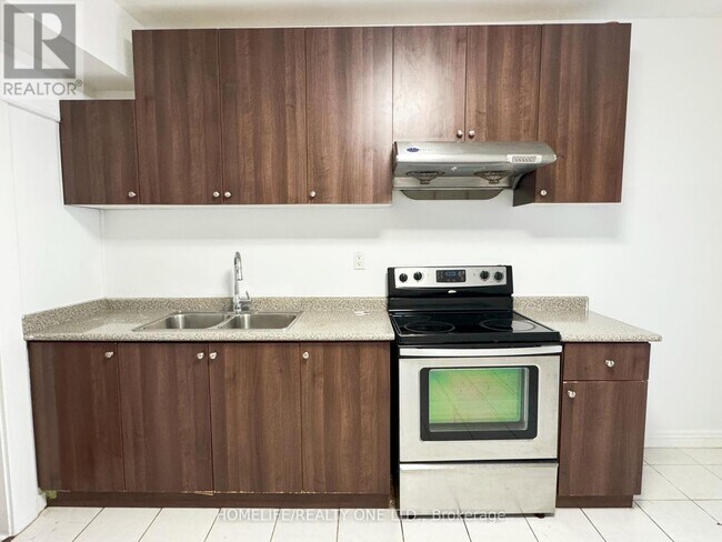 428 Westmoreland Ave N in Toronto, ON - Building Photo - Building Photo