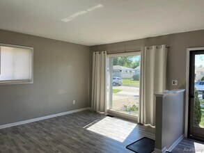 30572 Burlington St in Westland, MI - Building Photo - Building Photo