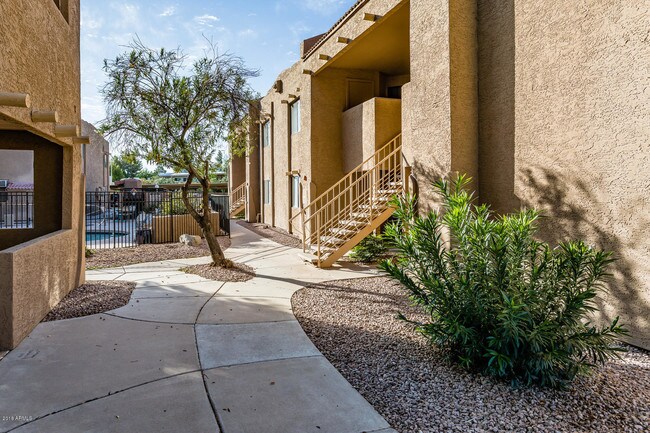 8155 E Roosevelt St-Unit -202 in Scottsdale, AZ - Building Photo - Building Photo