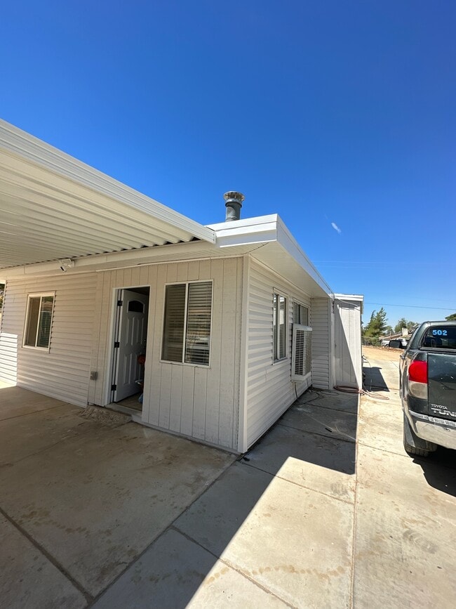 22650 Roundup Way in Apple Valley, CA - Building Photo - Building Photo