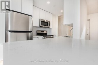 1220-1220 Bayview Ave in Toronto, ON - Building Photo - Building Photo