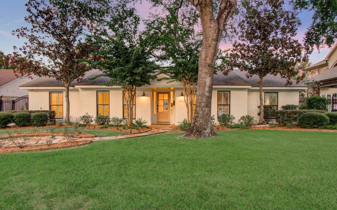422 Wycliffe Dr in Houston, TX - Building Photo
