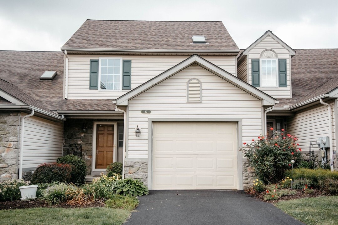 32 Gantz Meadows in Mount Joy, PA - Building Photo
