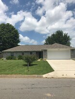 1203 SE 22nd St in Bentonville, AR - Building Photo