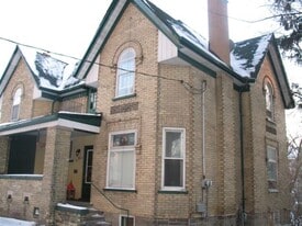 15 Courtland Av W in Kitchener, ON - Building Photo