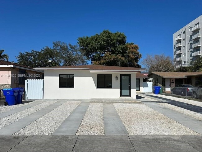 2223 NW 4th St in Miami, FL - Building Photo - Building Photo
