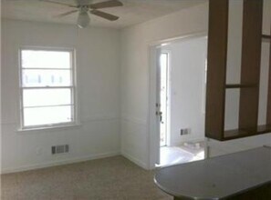 10104 White Ave in Kansas City, MO - Building Photo - Building Photo