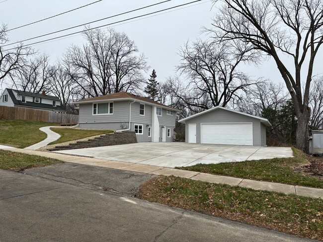 1915 5th St SW, Unit 1 in Rochester, MN - Building Photo - Building Photo