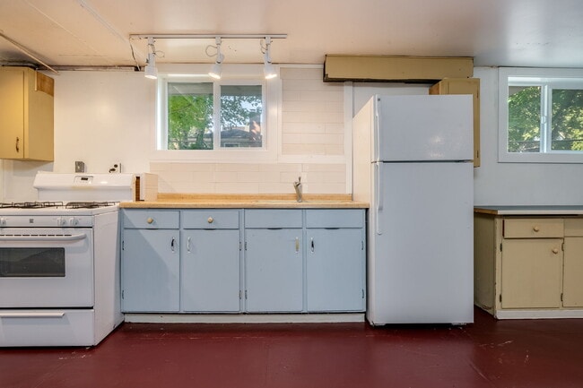 2605 SE 23rd Ave, Unit B in Portland, OR - Building Photo - Building Photo