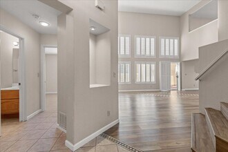 7900 Abalone Cove Dr in Las Vegas, NV - Building Photo - Building Photo