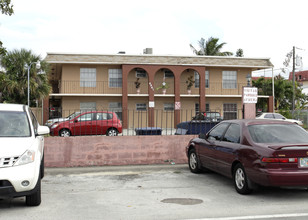 6961 W 14th Ct in Hialeah, FL - Building Photo - Building Photo