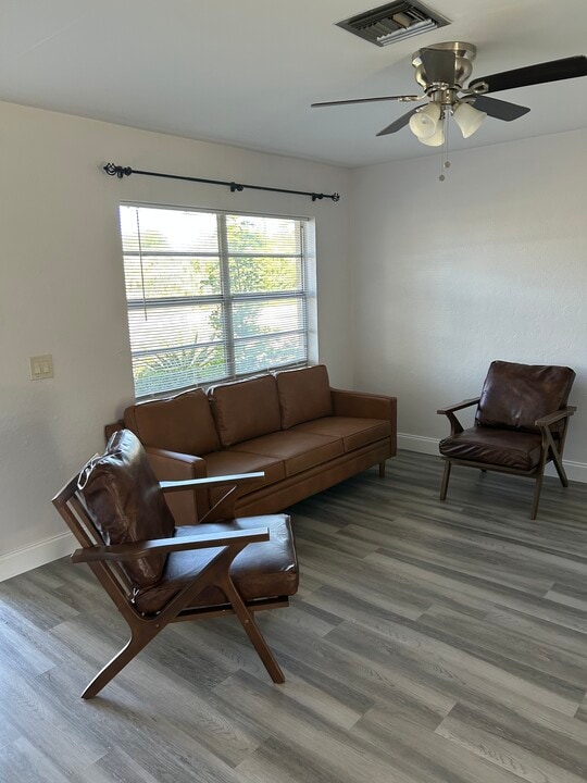 413 NE 24th Pl, Unit 413 in Cape Coral, FL - Foto de edificio