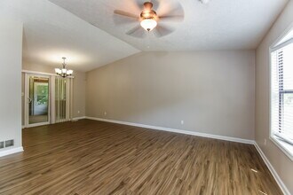 1012 Hicksmil Dr SW in Marietta, GA - Building Photo - Building Photo