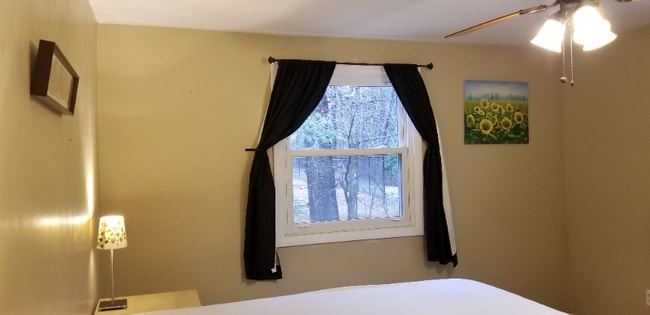 10 Oak Dr in Granby, MA - Building Photo - Building Photo