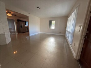 7654 Indigo St in Miramar, FL - Building Photo - Building Photo