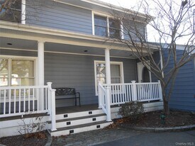 2 Bushwick St in Melville, NY - Building Photo