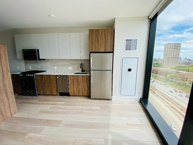 1125 W Van Buren St-Unit -1510 in Chicago, IL - Building Photo - Building Photo
