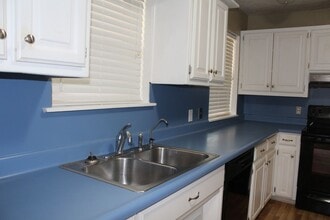 833 E Towry Dr in Midwest City, OK - Building Photo - Building Photo
