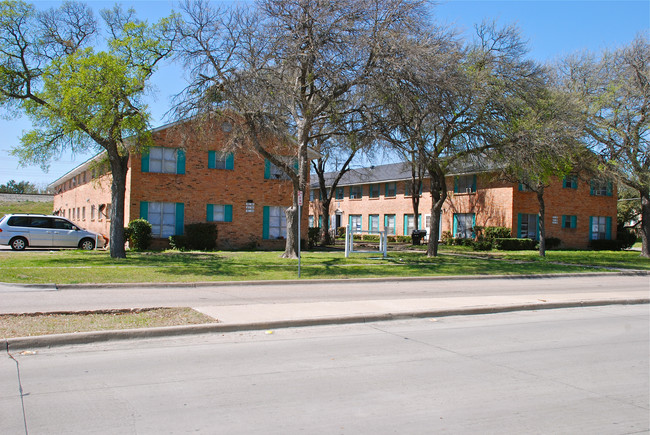 Bowser Place in Richardson, TX - Building Photo - Building Photo