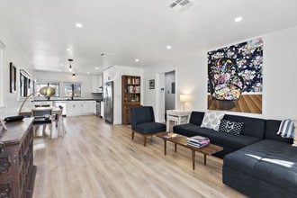 4417 Avocado St in Los Angeles, CA - Foto de edificio - Building Photo