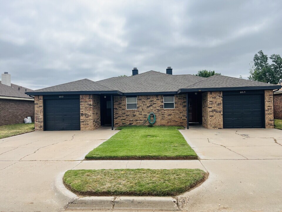 6815 Iola Ave in Lubbock, TX - Building Photo