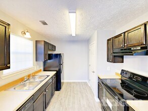 160 Brighton Dr in Covington, GA - Building Photo - Building Photo