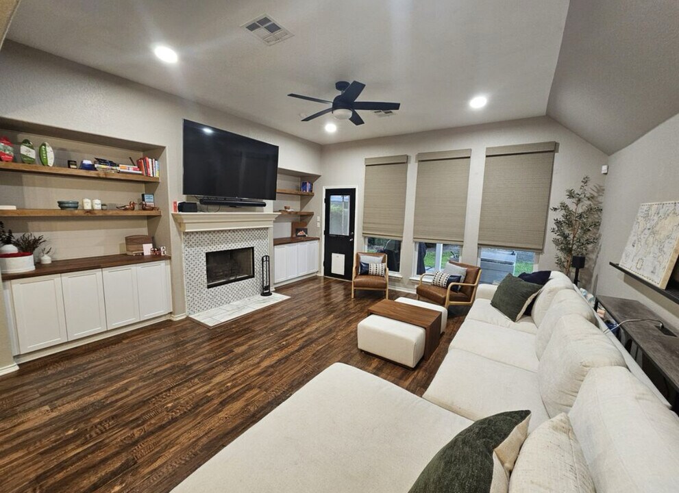 2317 Dovetail St in Pflugerville, TX - Building Photo