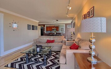 1625 Larimer St in Denver, CO - Building Photo - Building Photo