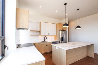 1001 N Milwaukee Ave, Unit 404 in Chicago, IL - Building Photo - Building Photo