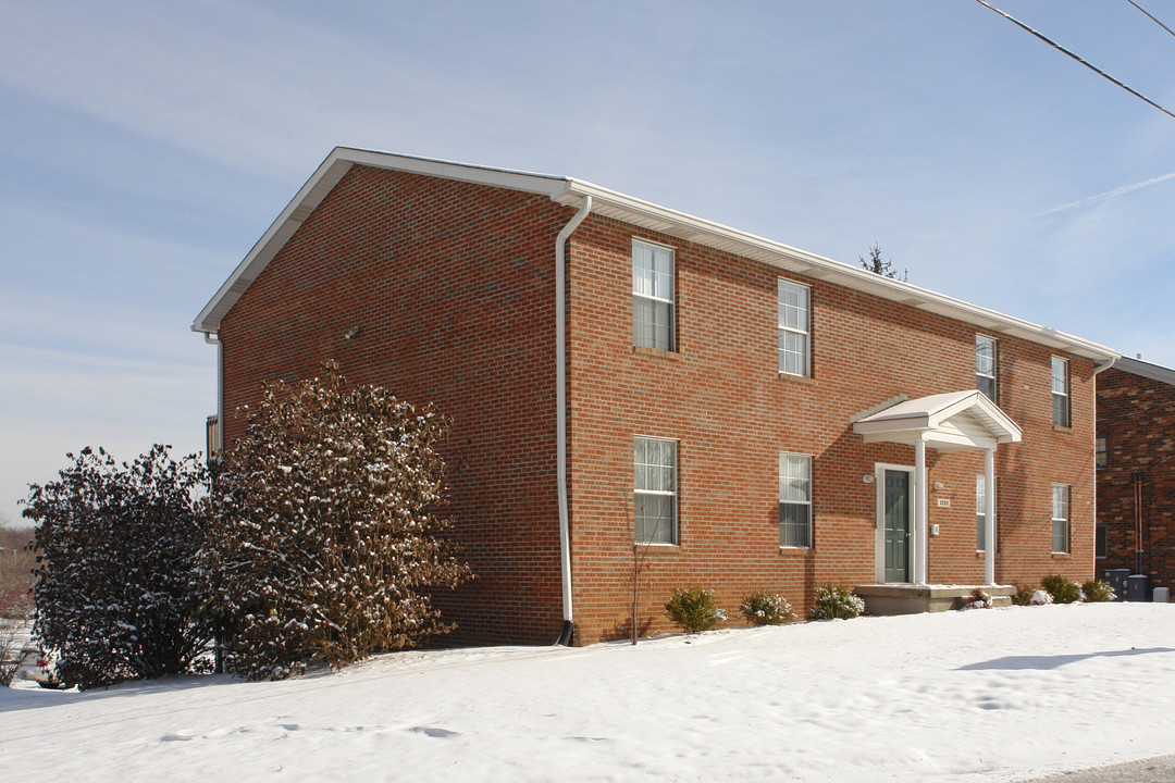 Kemmons Apartments in Louisville, KY - Building Photo