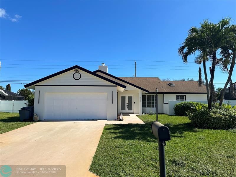 4101 Alpinia Ct S in Boynton Beach, FL - Building Photo