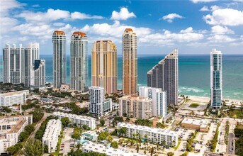 17555 Atlantic Blvd, Unit 607 in Sunny Isles Beach, FL - Foto de edificio - Building Photo