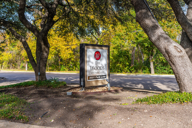 The Woods on Park Lane in Dallas, TX - Building Photo - Building Photo