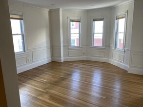 8 White Ave in Brookline, MA - Building Photo - Building Photo